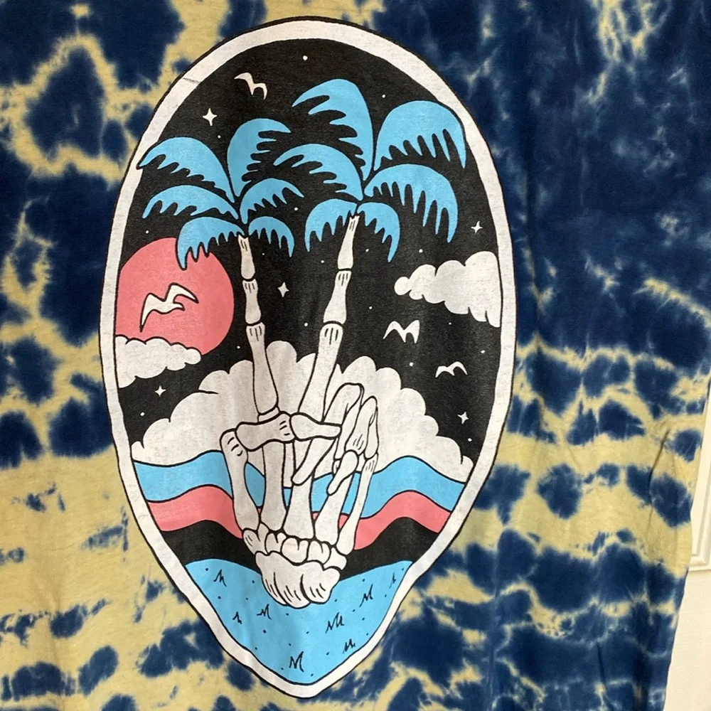 Dikotomy Skeleton Palm Peace Sign Graphic Tye-Dye T-shirt Size L